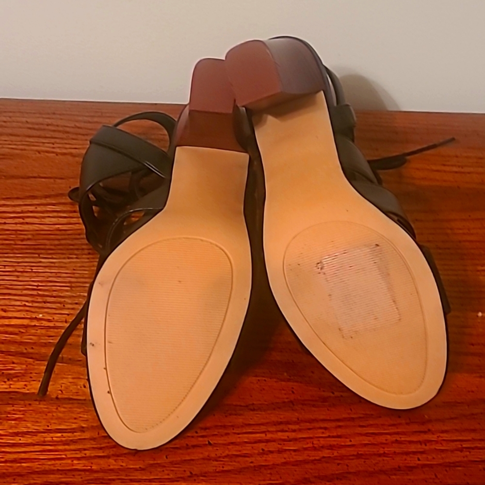 Shoe - Picture 4 of 5